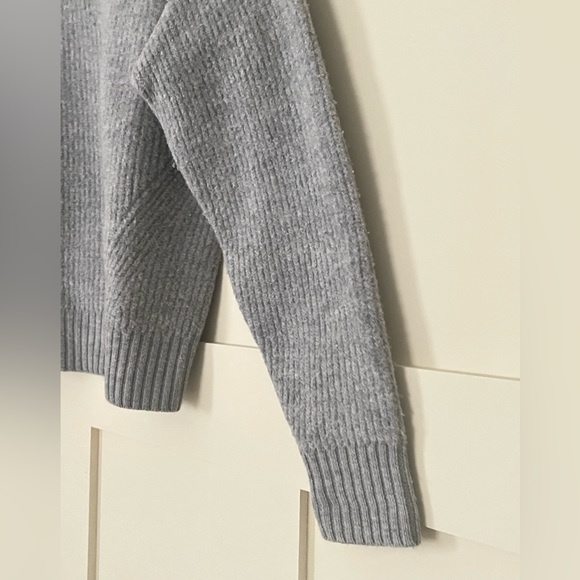 Aritzia Wilfred free sweater - Picture 3 of 5